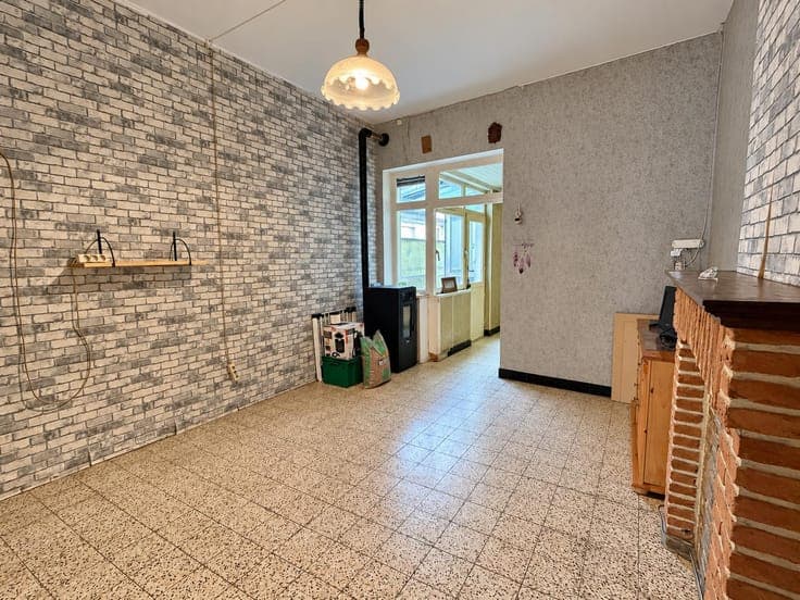 House in need of renovation with a garden and a side passage