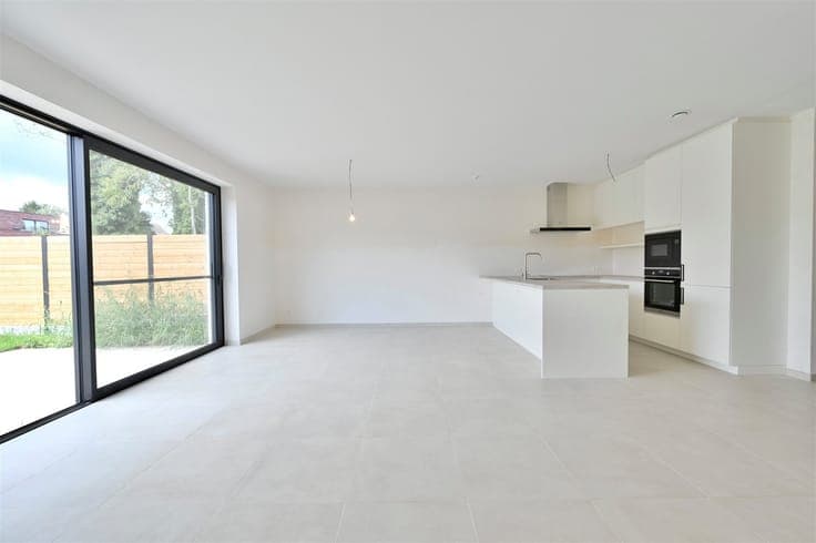 Moderne nieuwbouwwoning met 4 slpk en zonnige tuin