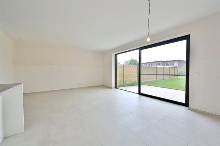 Moderne nieuwbouwwoning met 4 slpk en zonnige tuin
