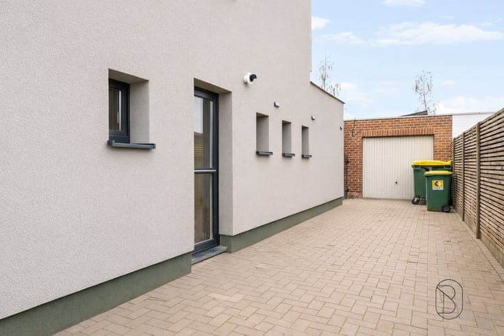 Semi-detached house with garage and garden in Harelbeke