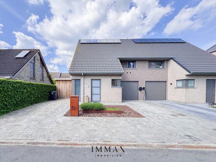 Energy-efficient semi-detached house in a quiet location