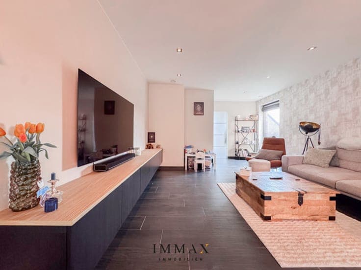 Energy-efficient semi-detached house in a quiet location