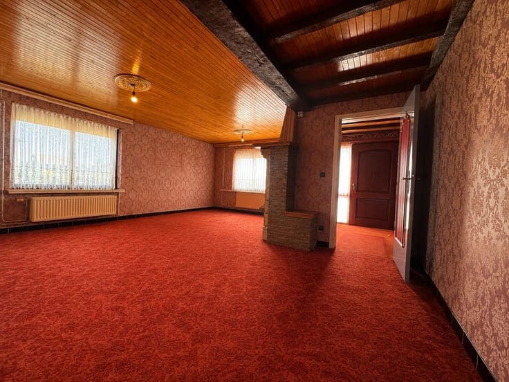 Gezinswoning met 3 slaapkamers, garage en tuin op 428 m²