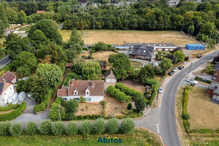Unique villa with an annex in a quiet neighborhood
