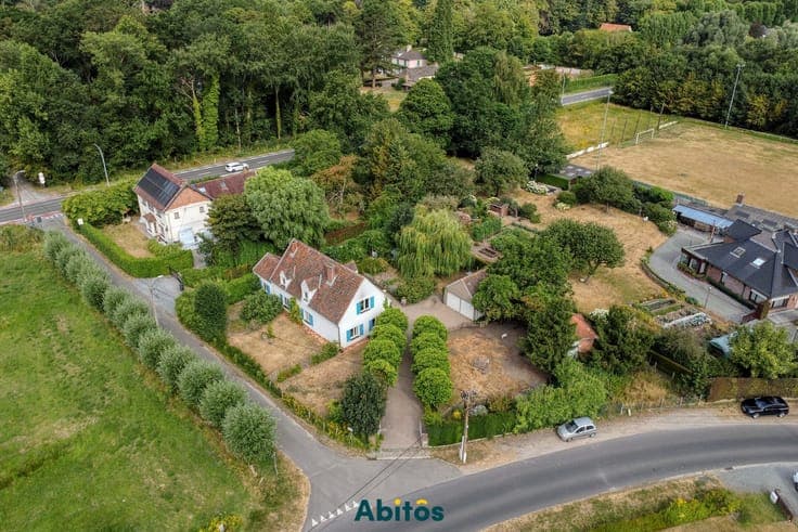 Unique villa with an annex in a quiet neighborhood