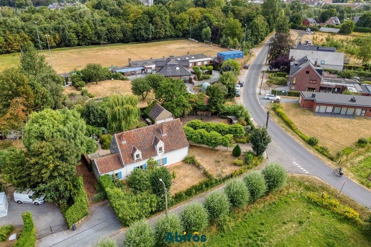 Unique villa with an annex in a quiet neighborhood
