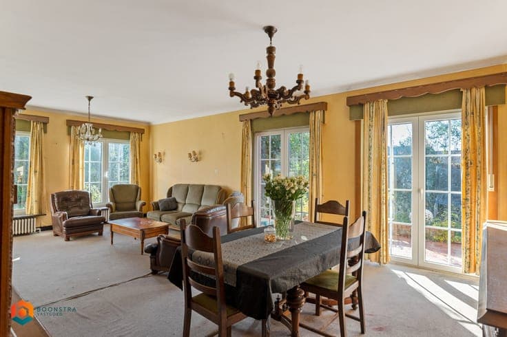 Te renoveren villa met 5 slpkrs op een perceel van 3908 m...
