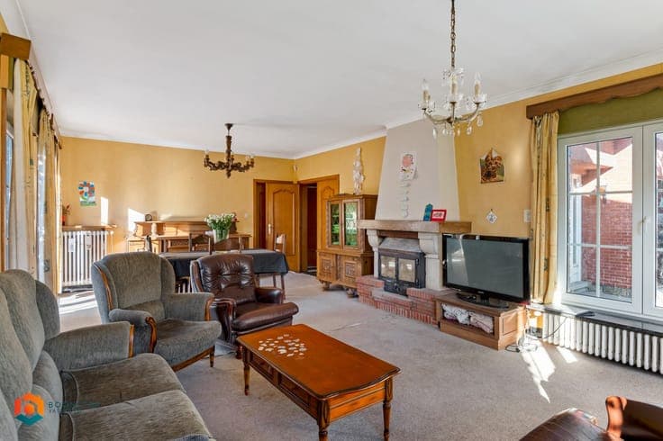 Te renoveren villa met 5 slpkrs op een perceel van 3908 m...