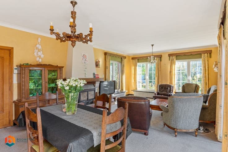 Te renoveren villa met 5 slpkrs op een perceel van 3908 m...