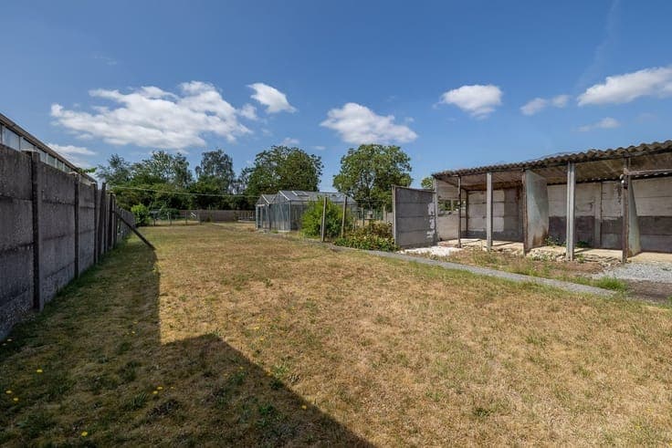 Retro parel in een groene omgeving op 11are70ca