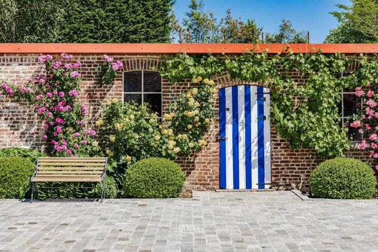 Charming historic farmhouse from 1900, fully renovated, on 3