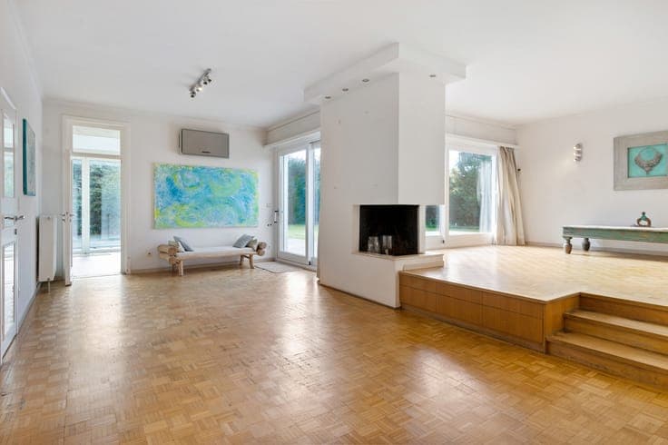 Villa with swimming pool in a prestigious AAA location
