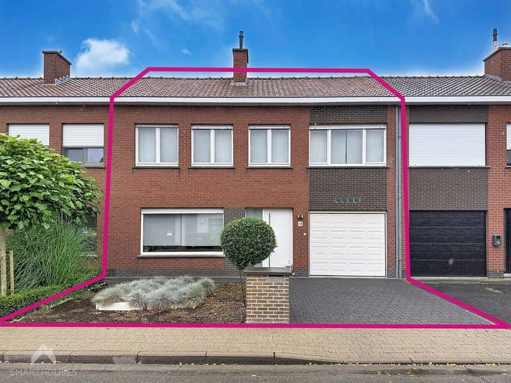 Family home with 4 bedrooms, garage, garden and terrace