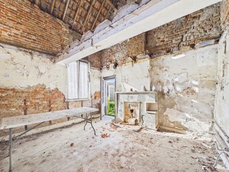 Detached House to Renovate – Huge Potential