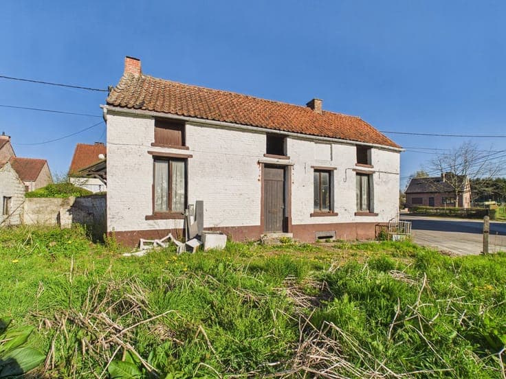 Detached House to Renovate – Huge Potential