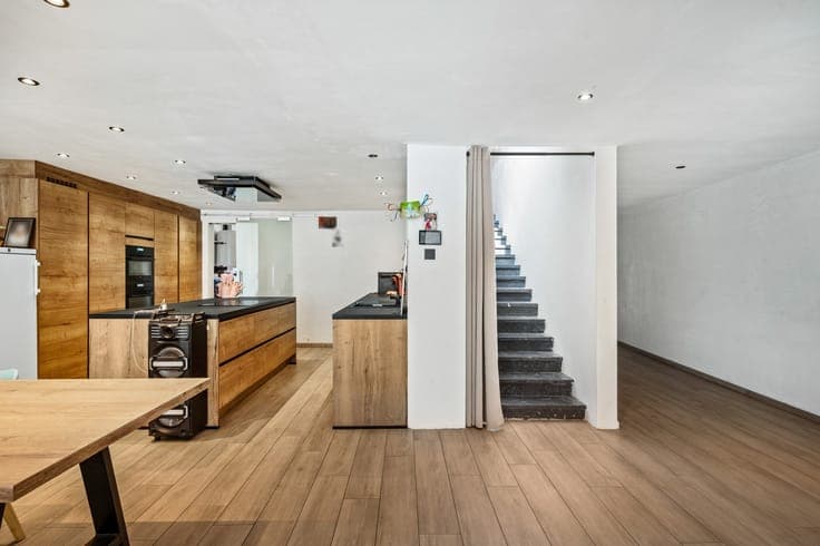 Veelzijdige eigendom met 5 slaapkamers en tal van mogelij...