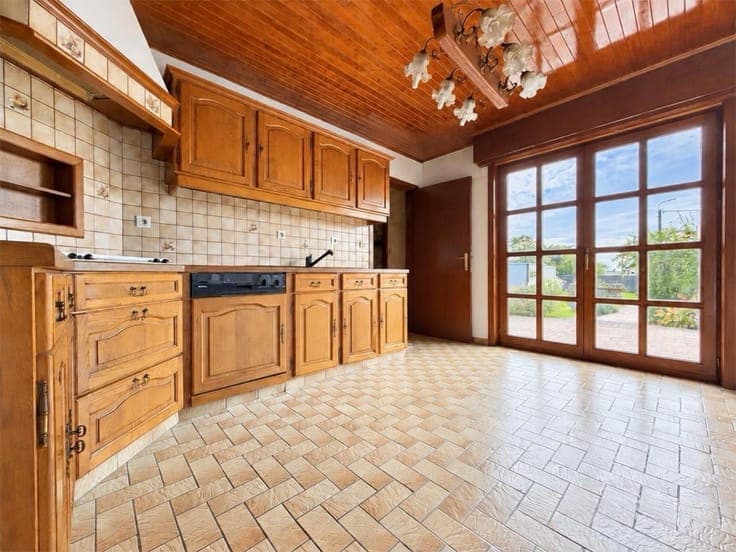 Vrijstaande woning op ruim perceel (1.042 m²) met twee ga...