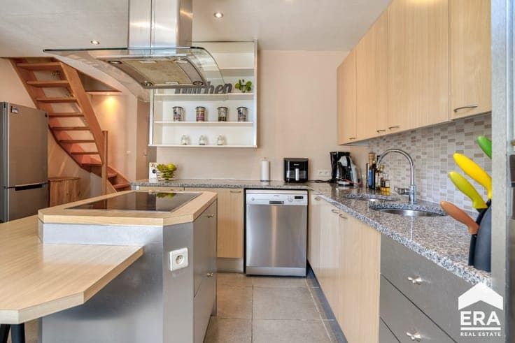 Charming home with a deep garden in Sint-Andries