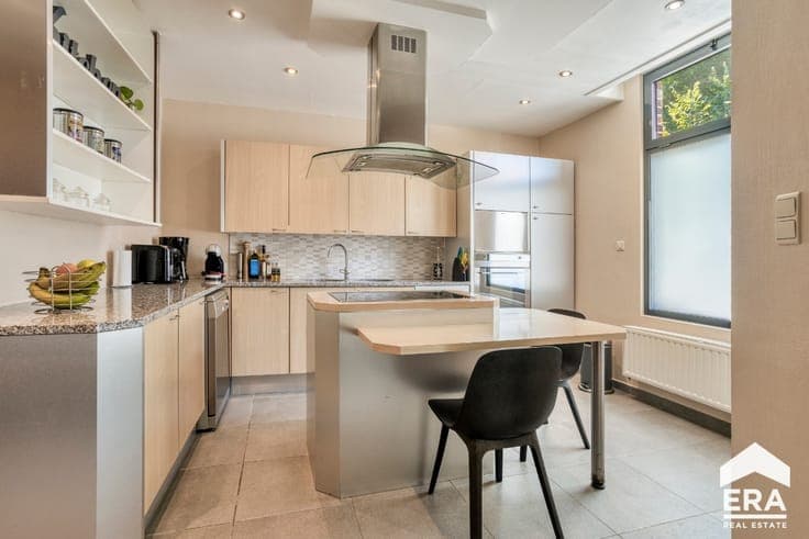 Charming home with a deep garden in Sint-Andries