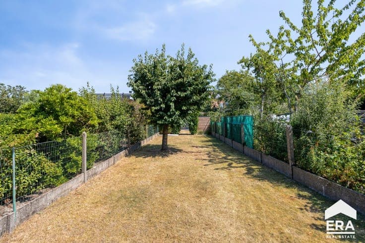 Charming home with a deep garden in Sint-Andries