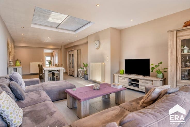 Charming home with a deep garden in Sint-Andries