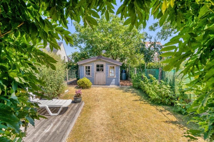 Charming home with a deep garden in Sint-Andries