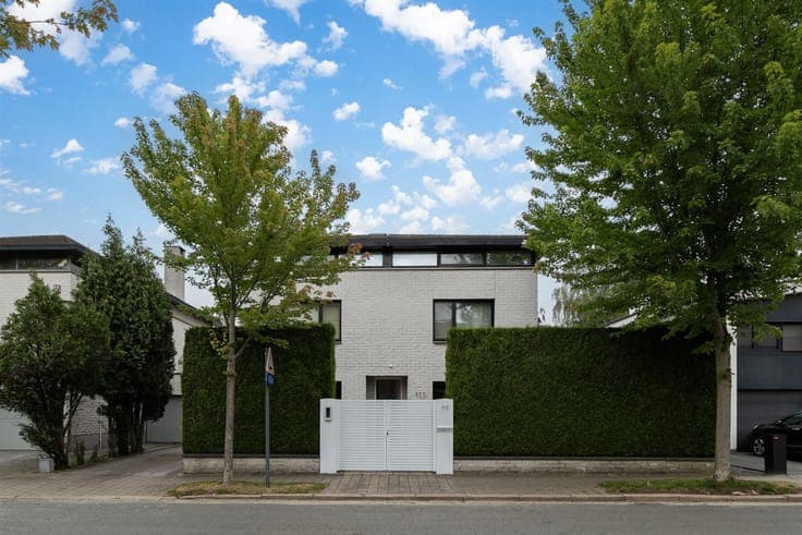 Riante woning (413 m²) met garage in Edegem