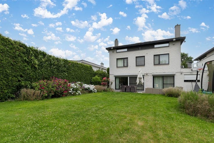 Riante woning (413 m²) met garage in Edegem