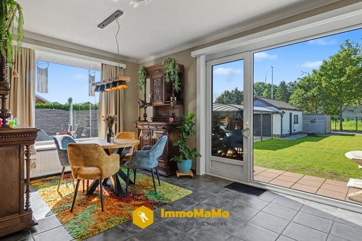 VERKOCHT - OPEN BEBOUWING MET 3 SLAAPKAMERS, GARAGE EN RU...