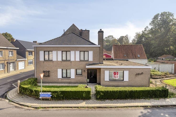 Spacious house for sale with 5 rooms in Elverdinge