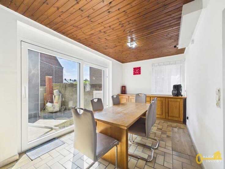2-bedroom house with GARAGE and courtyard