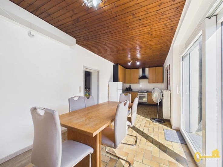 2-bedroom house with GARAGE and courtyard
