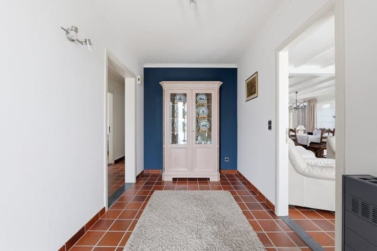 CHARMANTE GELIJKVLOERSE WONING MET 3 SLAAPKAMERS, RUIME G...