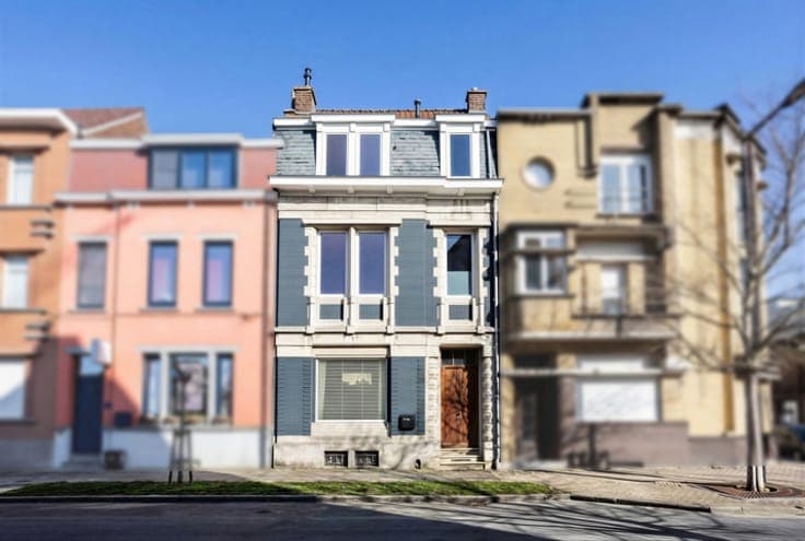 Elegant Art Deco townhouse in a sought-after street