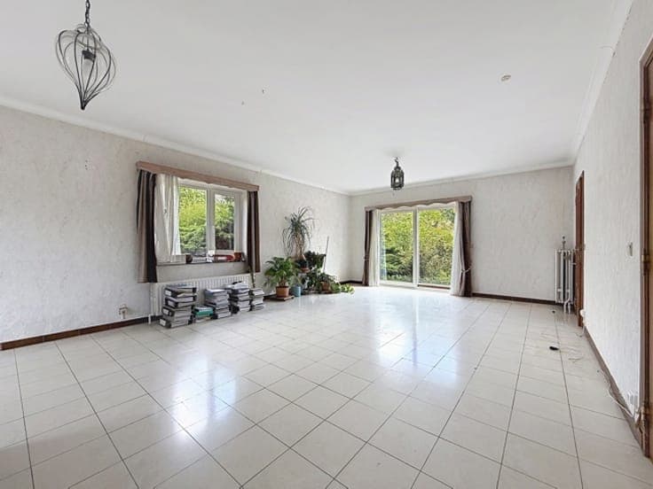 Bright home with spacious interiors and great potential