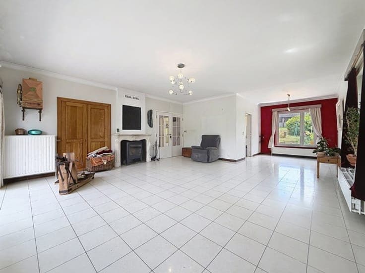 Bright home with spacious interiors and great potential
