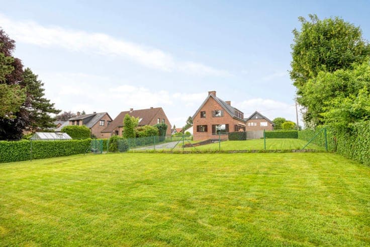 Charming villa centrally located in Overijse.