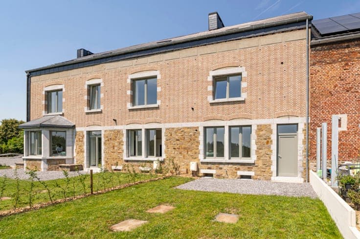 Beautiful, fully renovated 2-sided house in Fallais