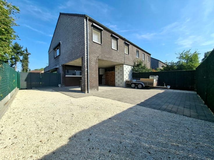 Semi-detached home with 3 bedrooms and EPC B