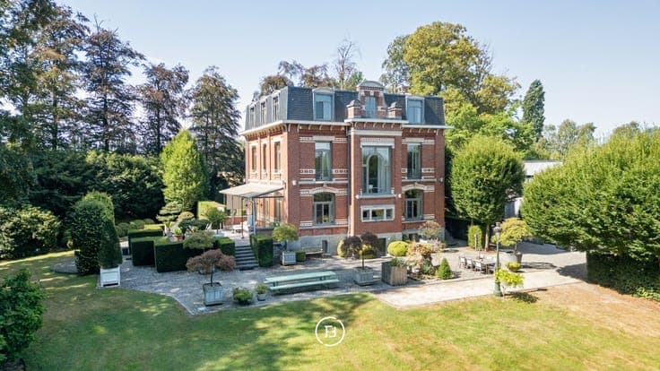 Unique estate