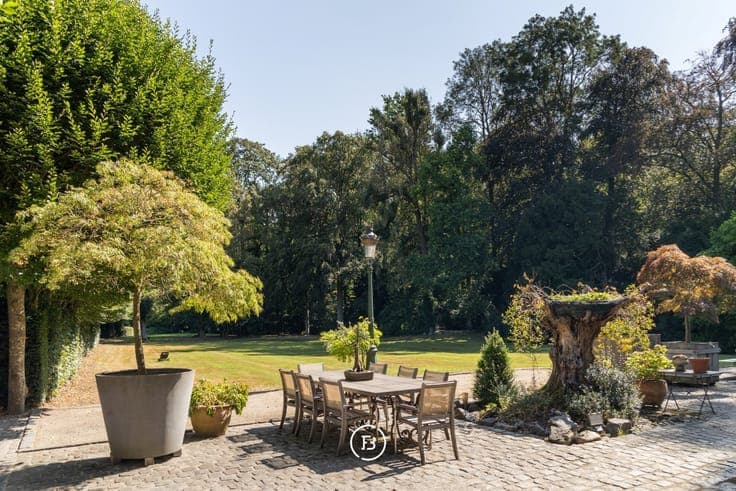 Unique estate