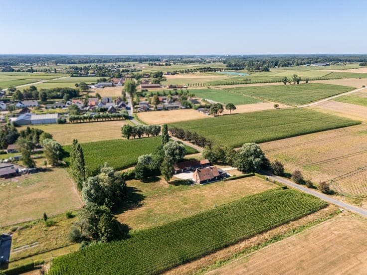 Karaktervolle hoeve op een uitzonderlijke locatie in Adegem