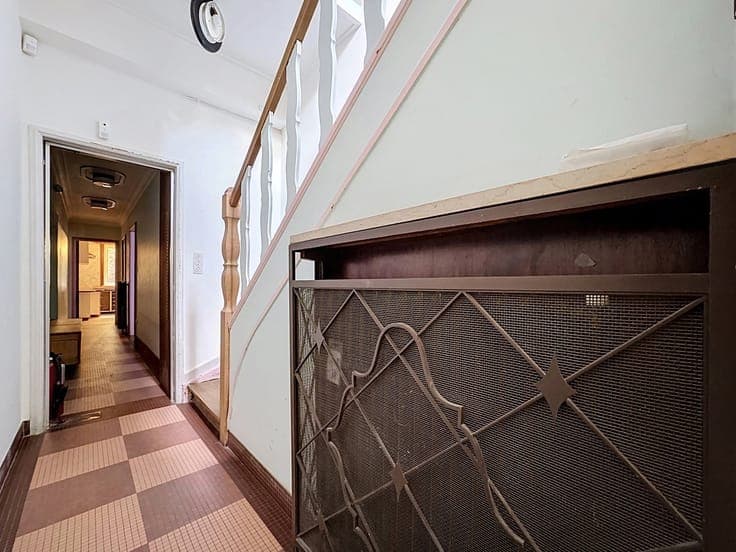 LAEKEN: 5-Bedroom House, Garden, Terrace, Garage and Cellars
