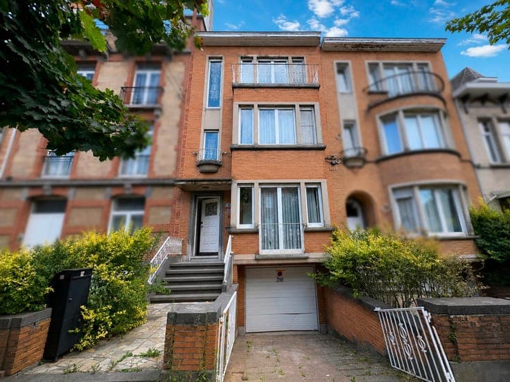 LAEKEN: 5-Bedroom House, Garden, Terrace, Garage and Cellars