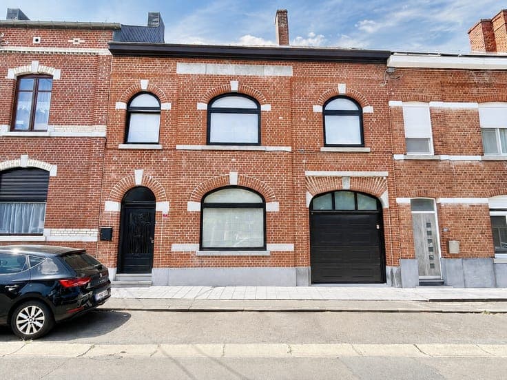 4-bedroom (or more) mansion with garden and garage!