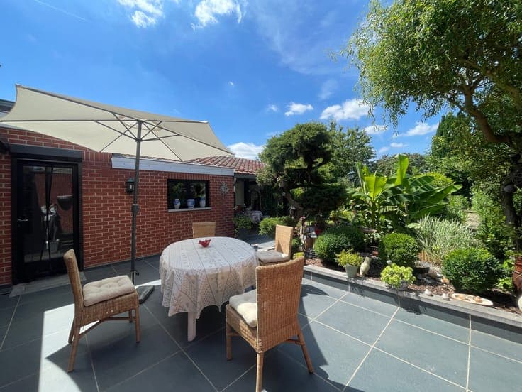 4-bedroom (or more) mansion with garden and garage!