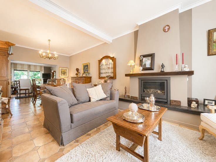 4-bedroom (or more) mansion with garden and garage!