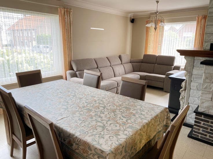 Elegante hoekwoning met tuin en 3 slaapkamers.