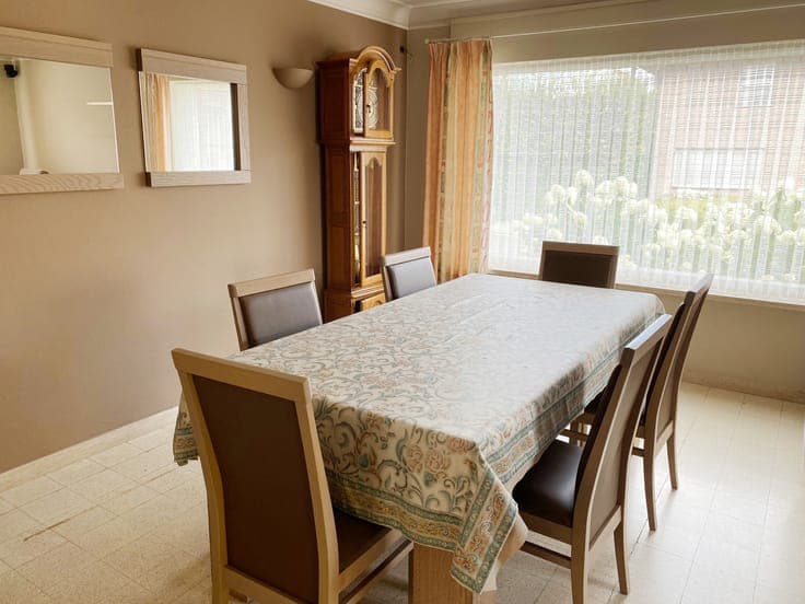 Elegante hoekwoning met tuin en 3 slaapkamers.