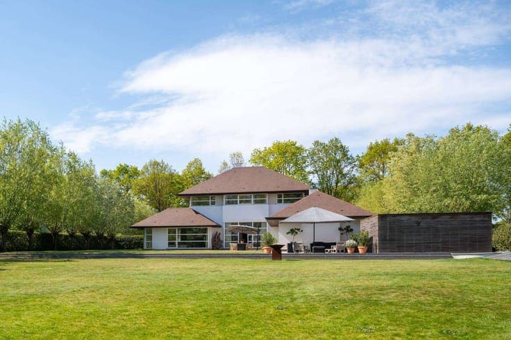Exclusieve villa gelegen in het groen langs de Abdijhoek